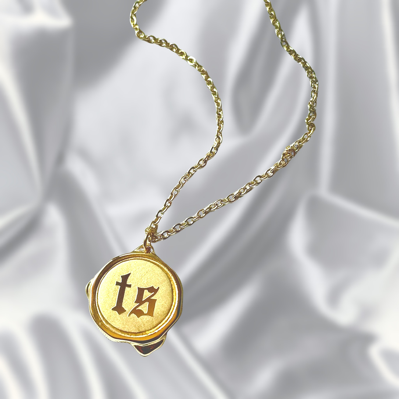 Taylor Swift - Collar Reputation 1