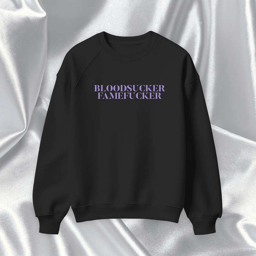 Olivia Rodrigo - Polera Bordada “Bloodsucker Famefucker” 1