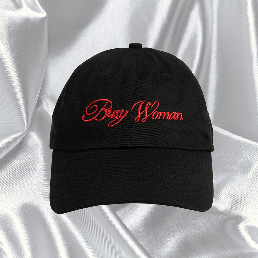 Sabrina Carpenter - Gorra Bordada Busy Woman  1