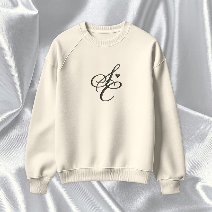 Sabrina Carpenter - Polera Bordada “SC ❤️” 1