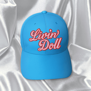 Sabrina Carpenter - Gorra Bordada “Livin’ Doll”