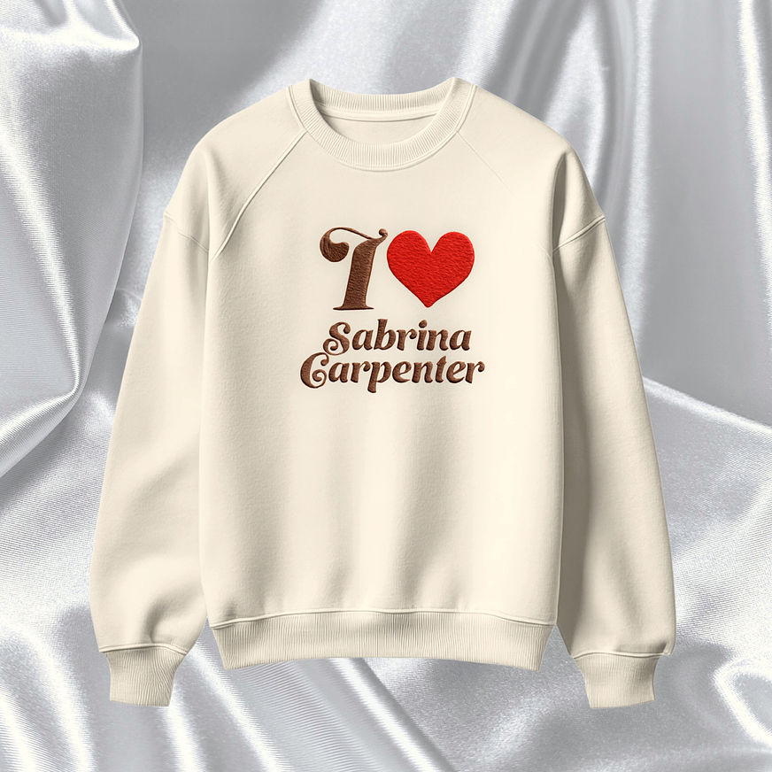 Sabrina Carpenter - Polera Bordada “I Love Sabrina Carpenter” 1