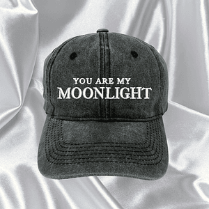 Ariana Grande - Gorra Bordada “You are my Moonlight”