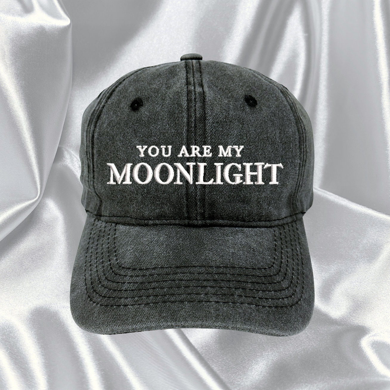Ariana Grande - Gorra Bordada “You are my Moonlight” 1