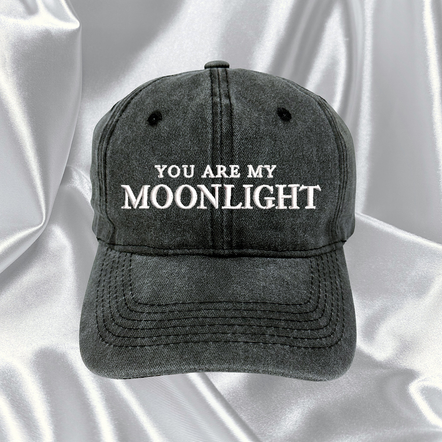 Ariana Grande - Gorra Bordada “You are my Moonlight” 1
