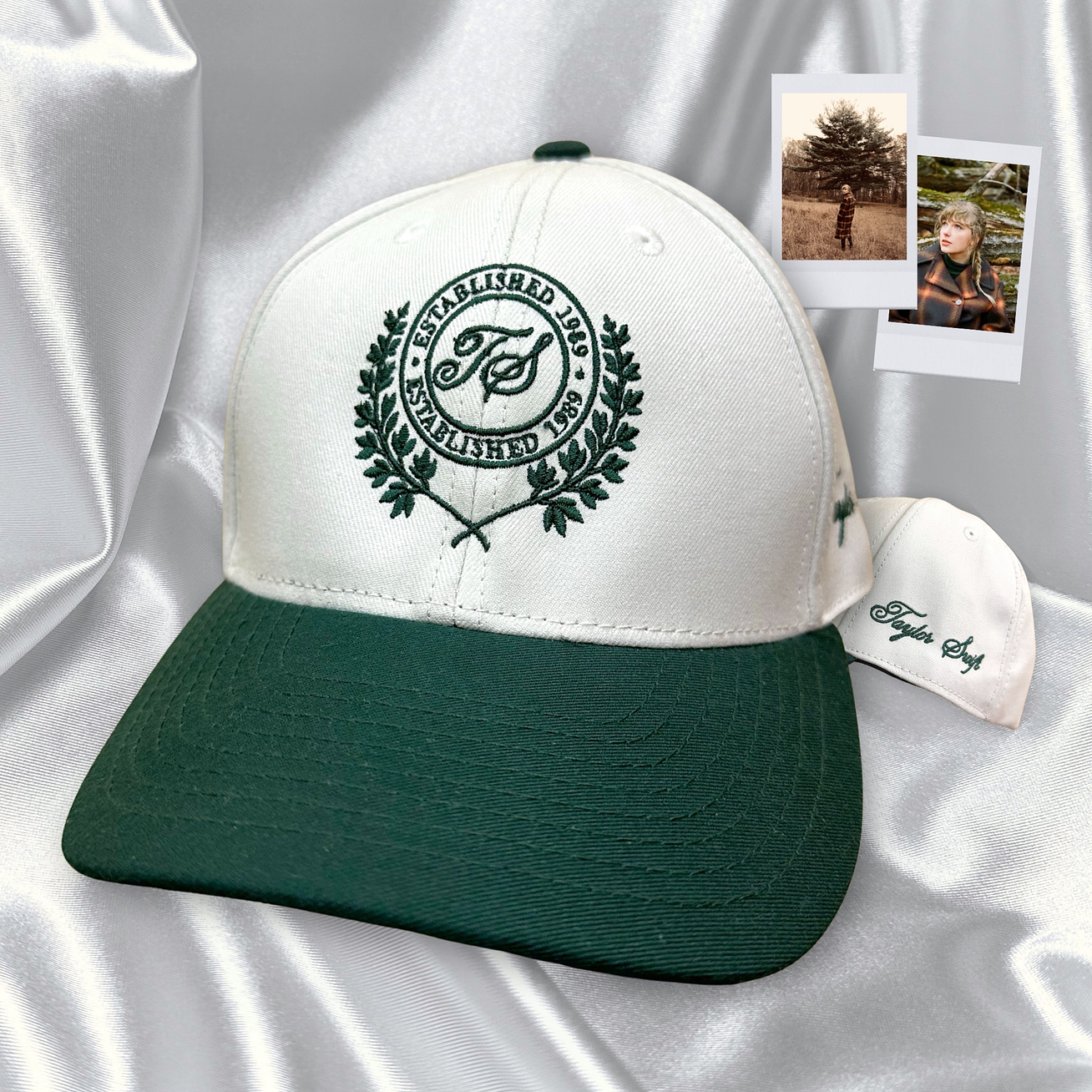 Taylor Swift - Gorra Bordada “Established 1989” Crema + Verde 1