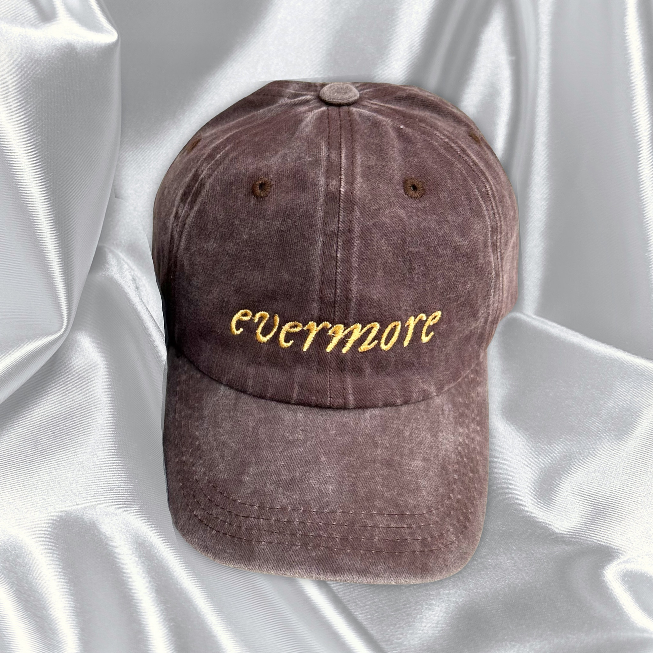 Taylor Swift - Gorra Bordada Evermore 1