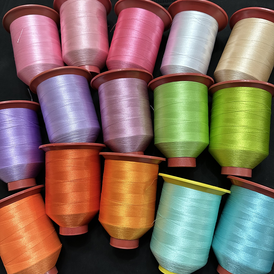 ARIANA GRANDE - PACK ERAS ARIANA (POLERA NEGRA + PINES + POLAROIDS 2