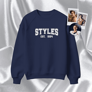 Harry Styles - Polera Bordada “STYLES EST. 1994”