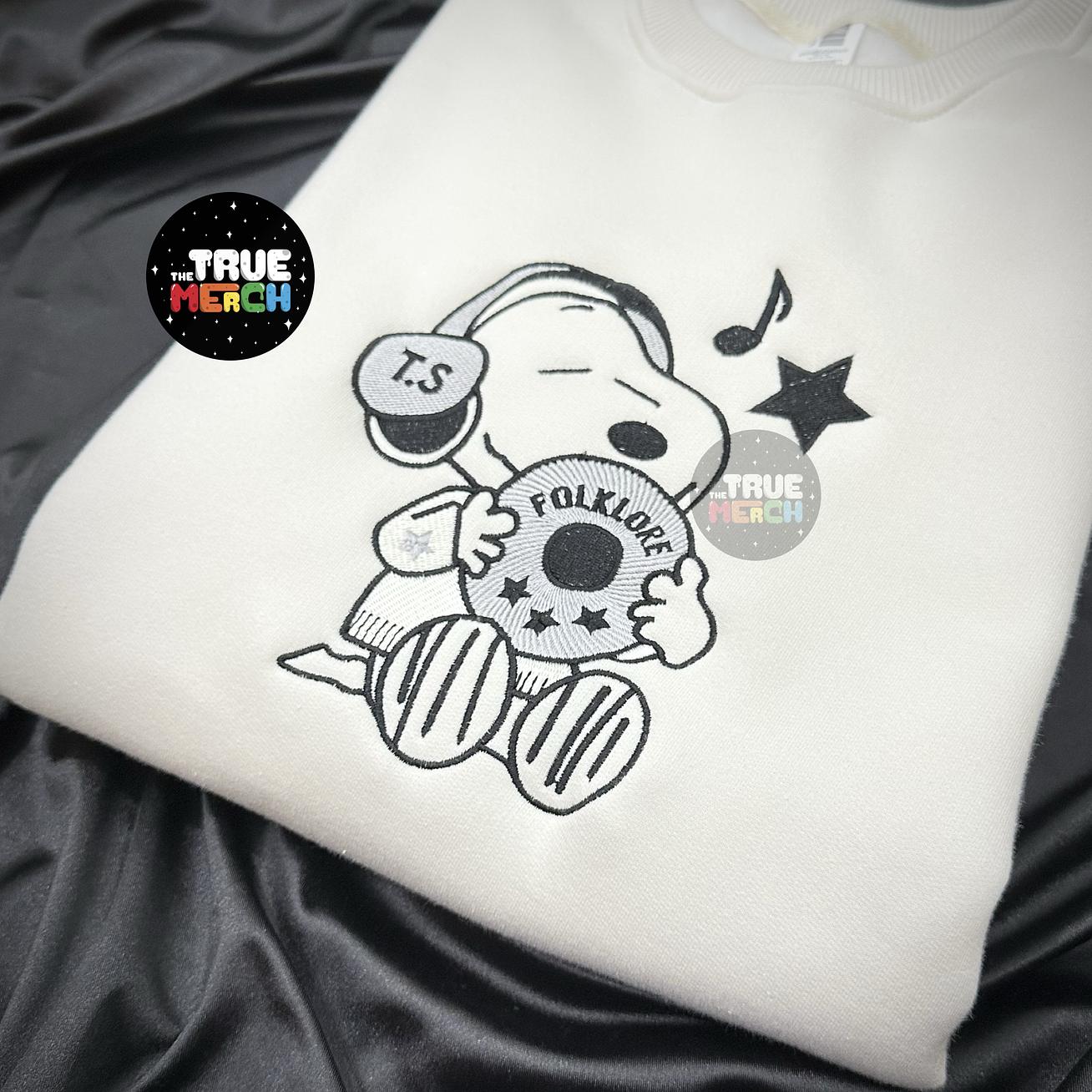 Taylor Swift - Polera Bordada Snoopy Folklore 1