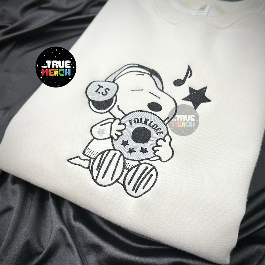 Taylor Swift - Polera Bordada Snoopy Folklore 1