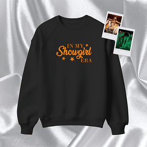 Taylor Swift - Polera Bordada “In My Showgirl Era”