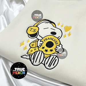 Taylor Swift - Polera Bordada Snoopy Fearless Era (Embroidered)