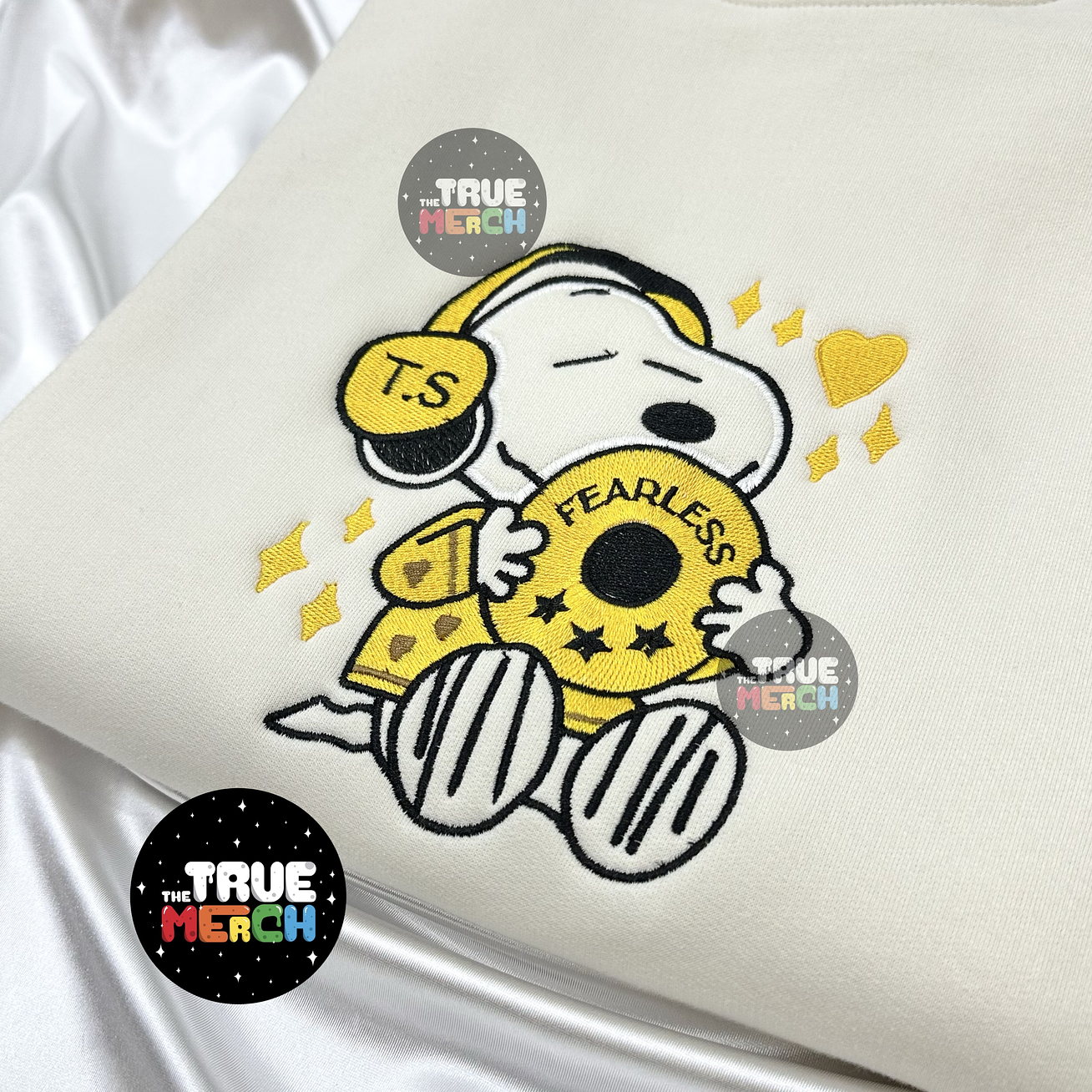 Taylor Swift - Polera Bordada Snoopy Fearless Era (Embroidered) 1