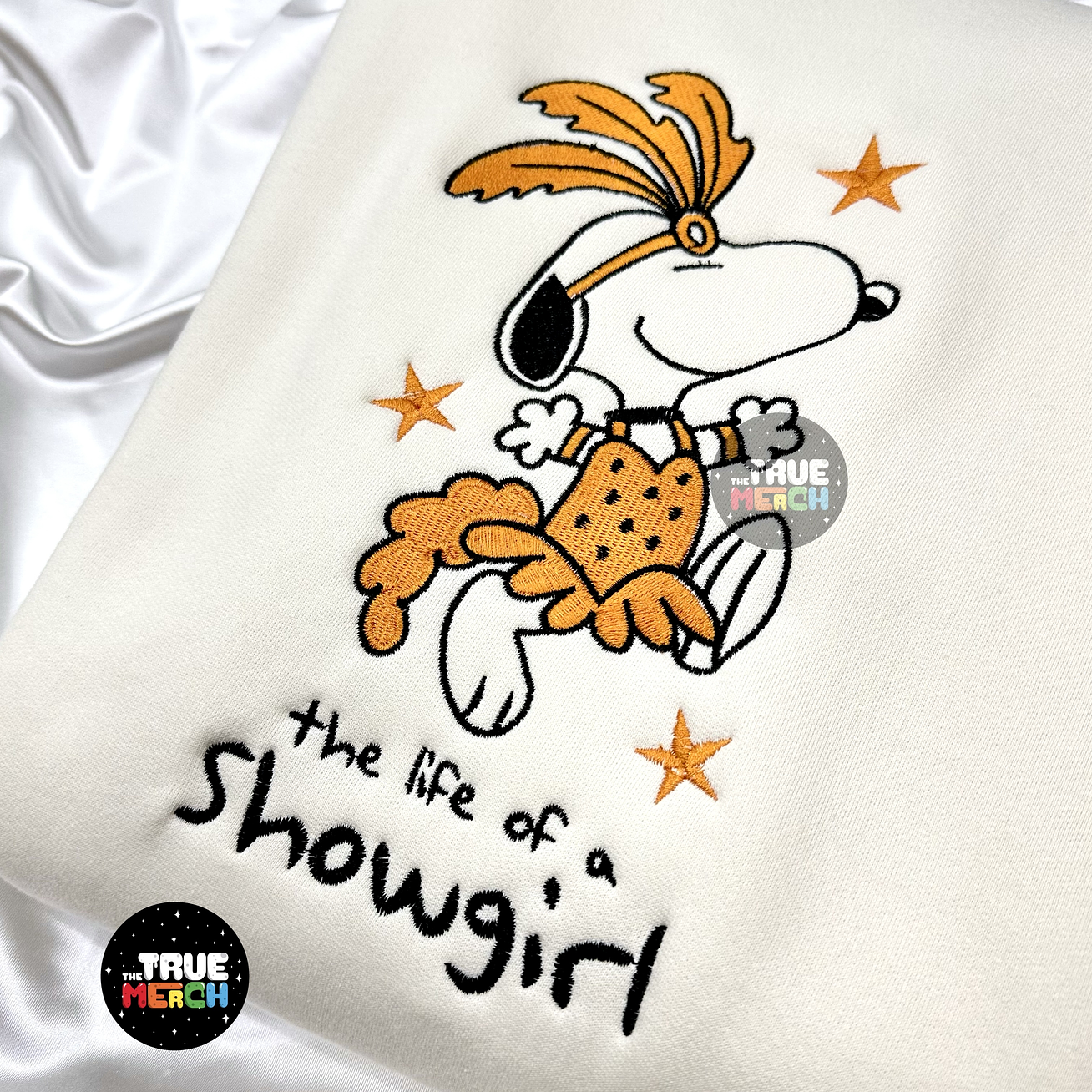 Taylor Swift - Polera Bordada Snoopy The Life of a Showgirl 1