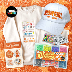 Taylor Swift PACK THE LIFE OF A SHOWGIRL (Polera + Kit Brazaletes + Gorra + Pines)