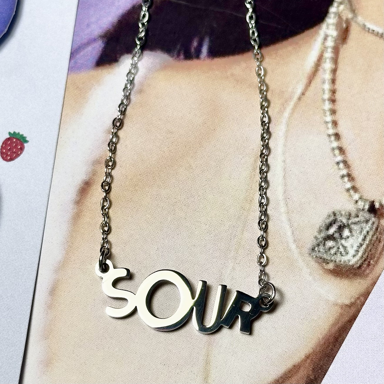 Collar Sour - Olivia Rodrigo 1