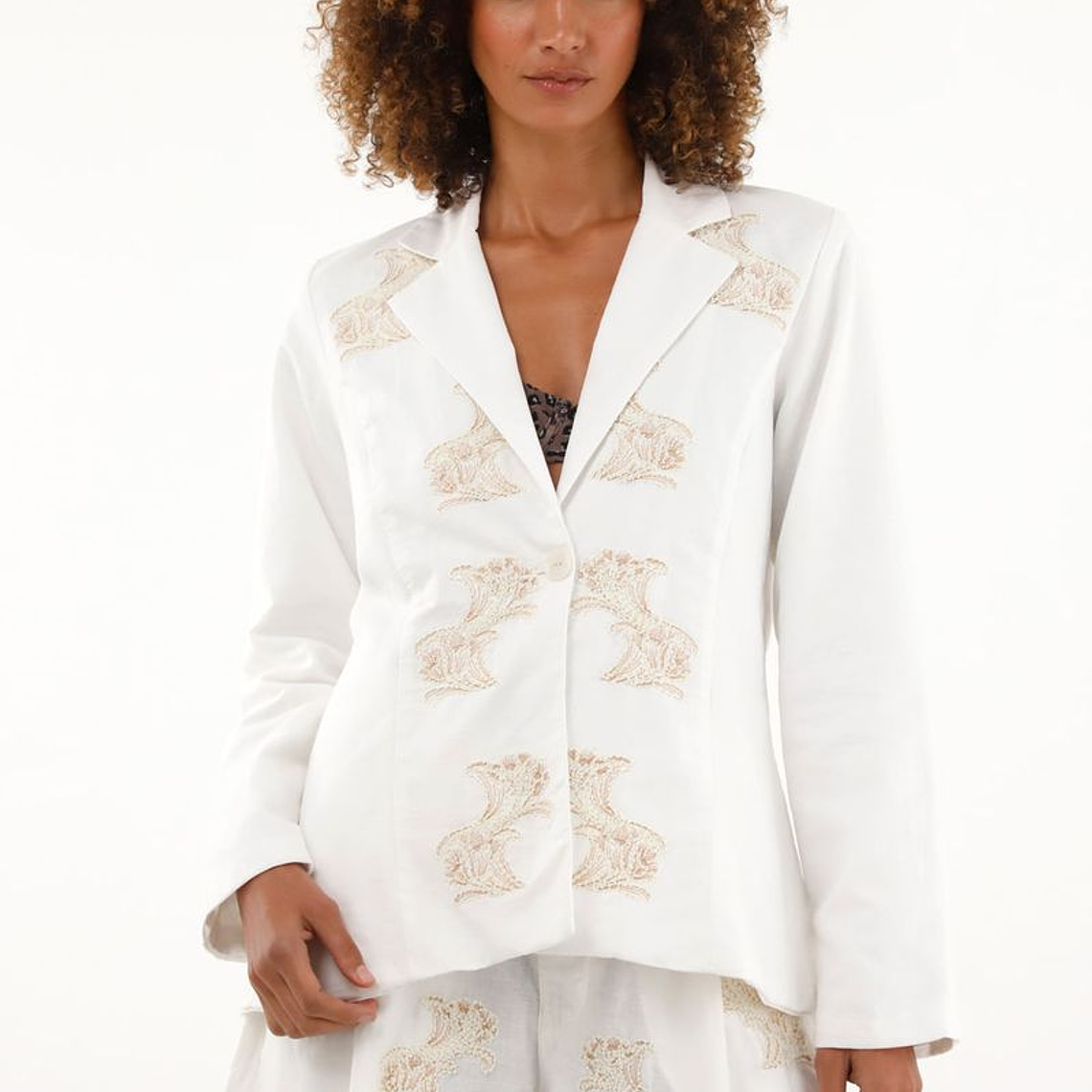 Chaqueta tipo blazer con bordados para mujer 2