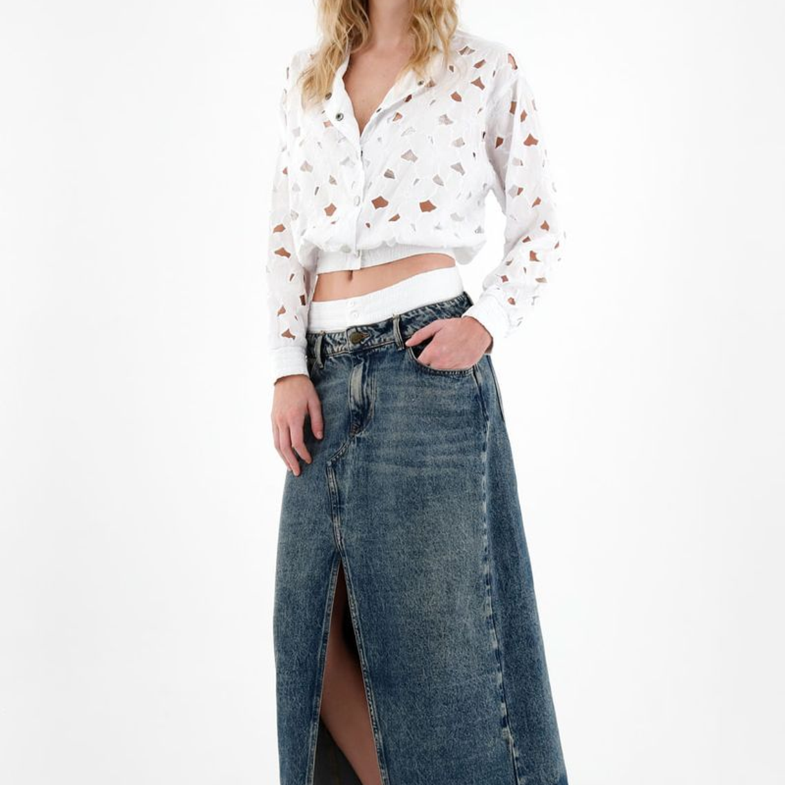 Abrigo blanco de tela bordada para mujer 2