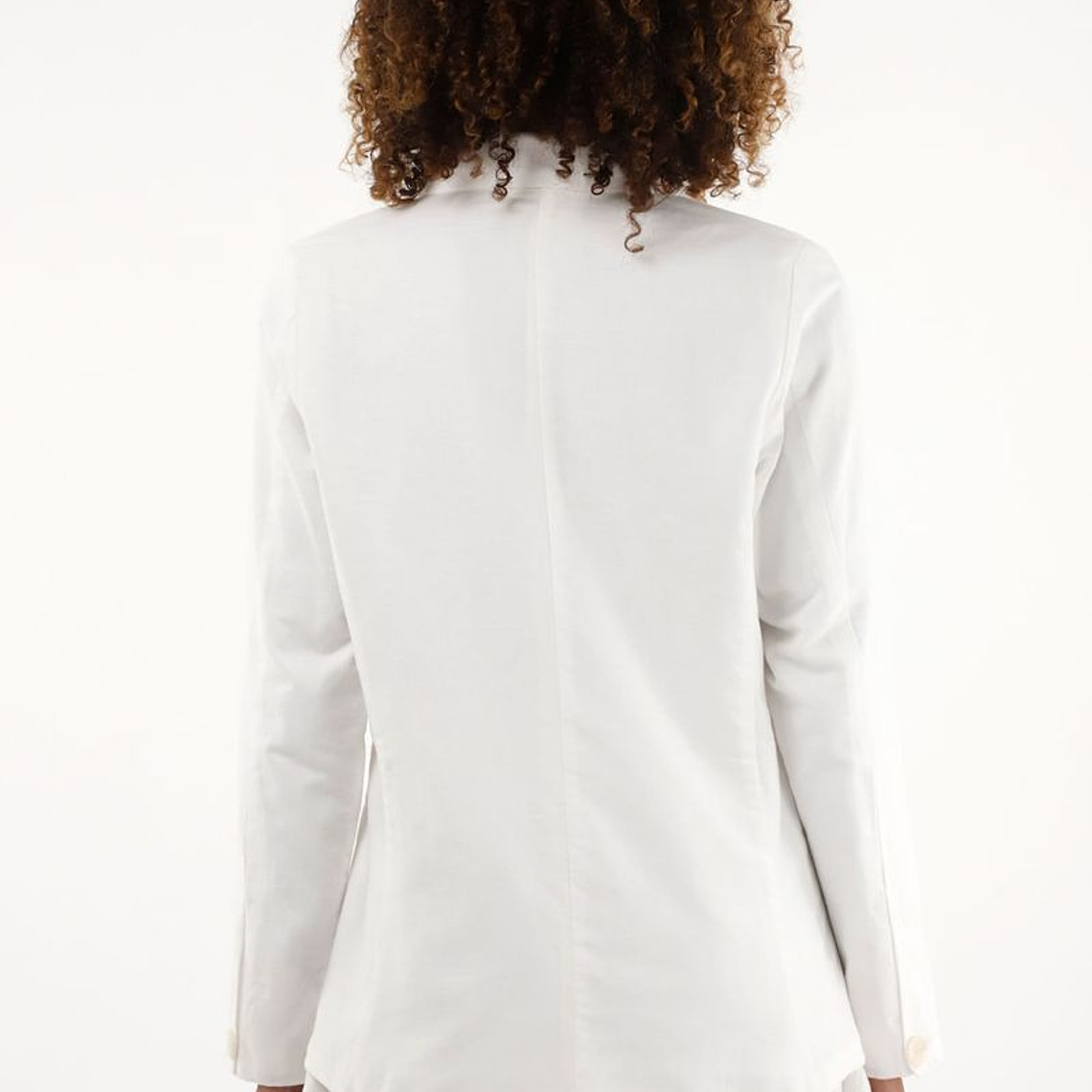 Chaqueta tipo blazer con bordados para mujer 3