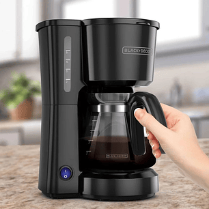 Cafetera negra BLACK+DECKER 5 tazas CM0701B