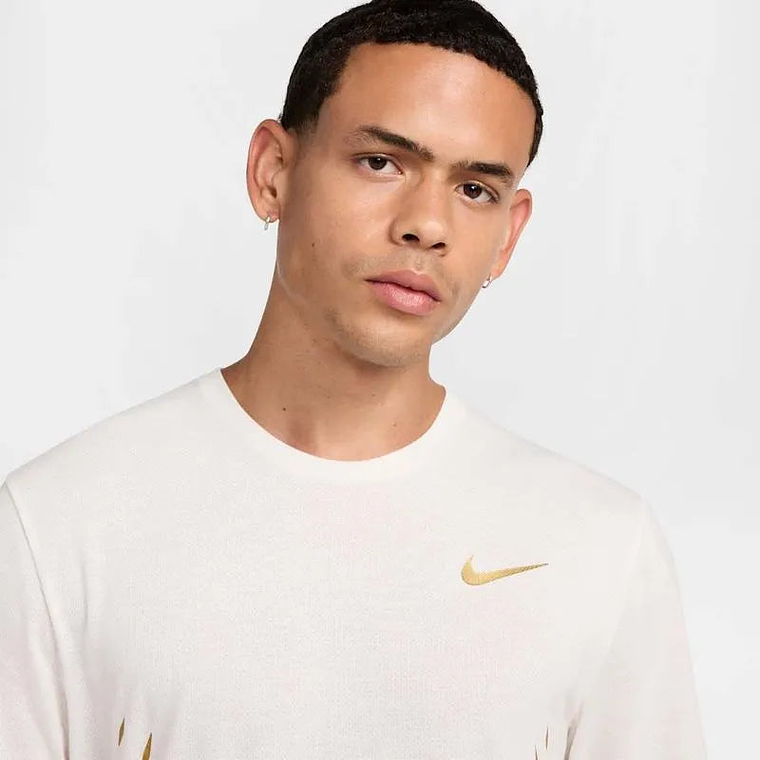 Nike x Jakob Camiseta de correr de manga corta Dri-FIT para hombre 3