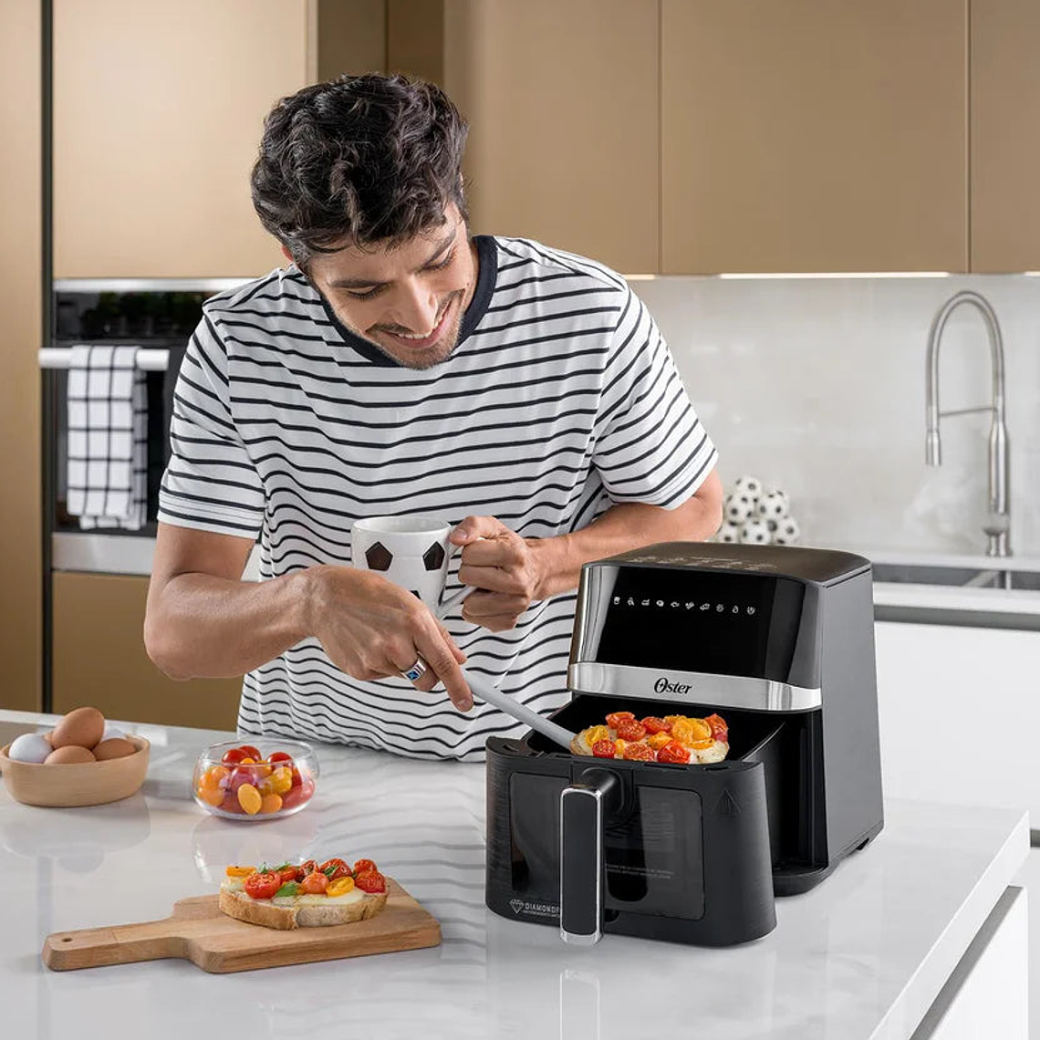 Freidora de Aire Digital Oster con Recubrimiento DiamondForce, Ventana y Luz Interna, 4 Litros de Capacidad, con 10 Programas Automáticos 2