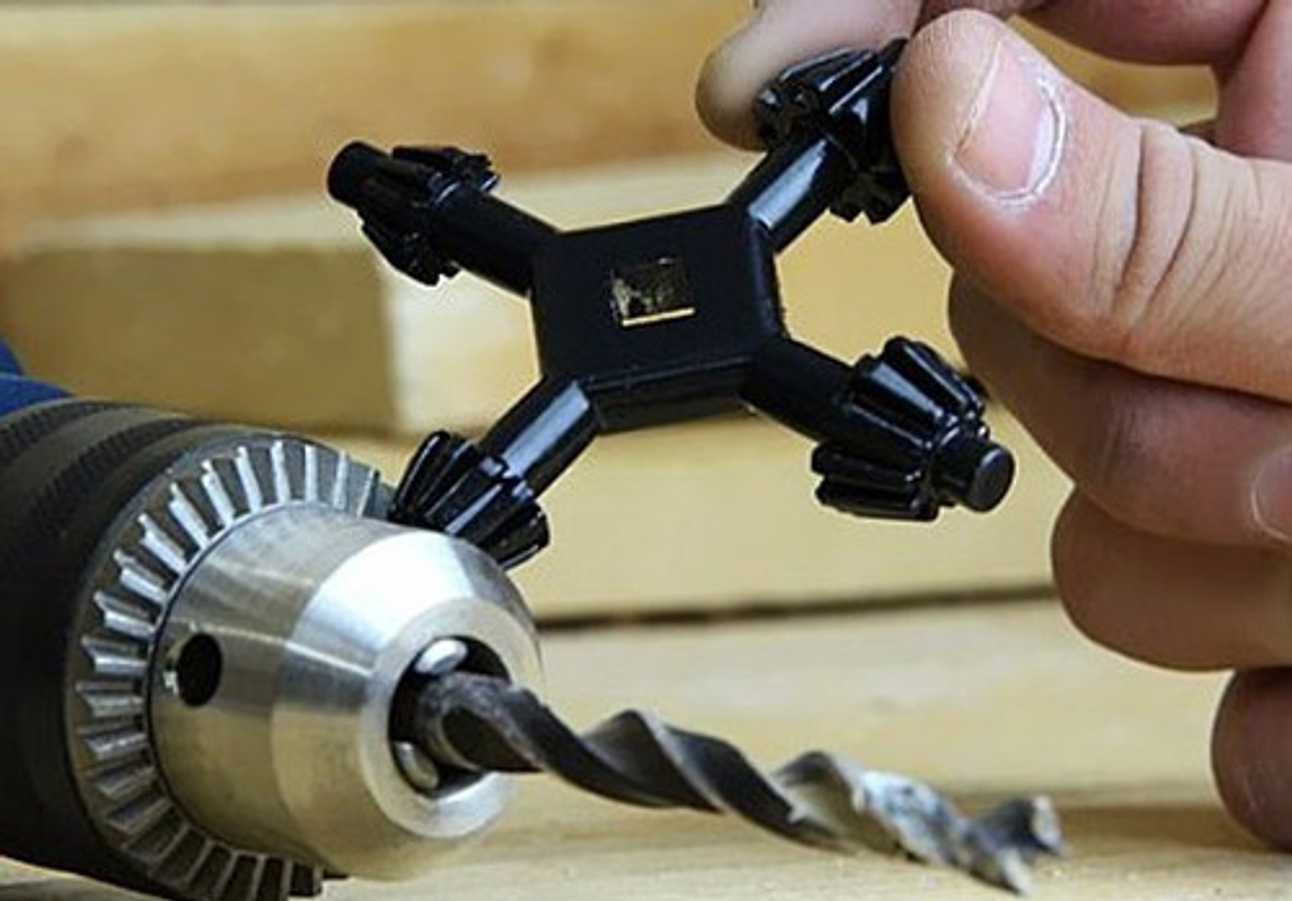 Llave De Mandril Universal De 4 Puntos 4