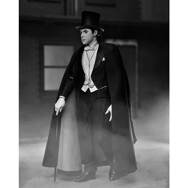 Universal Monsters Dracula Carfax Abbey figure 18cm