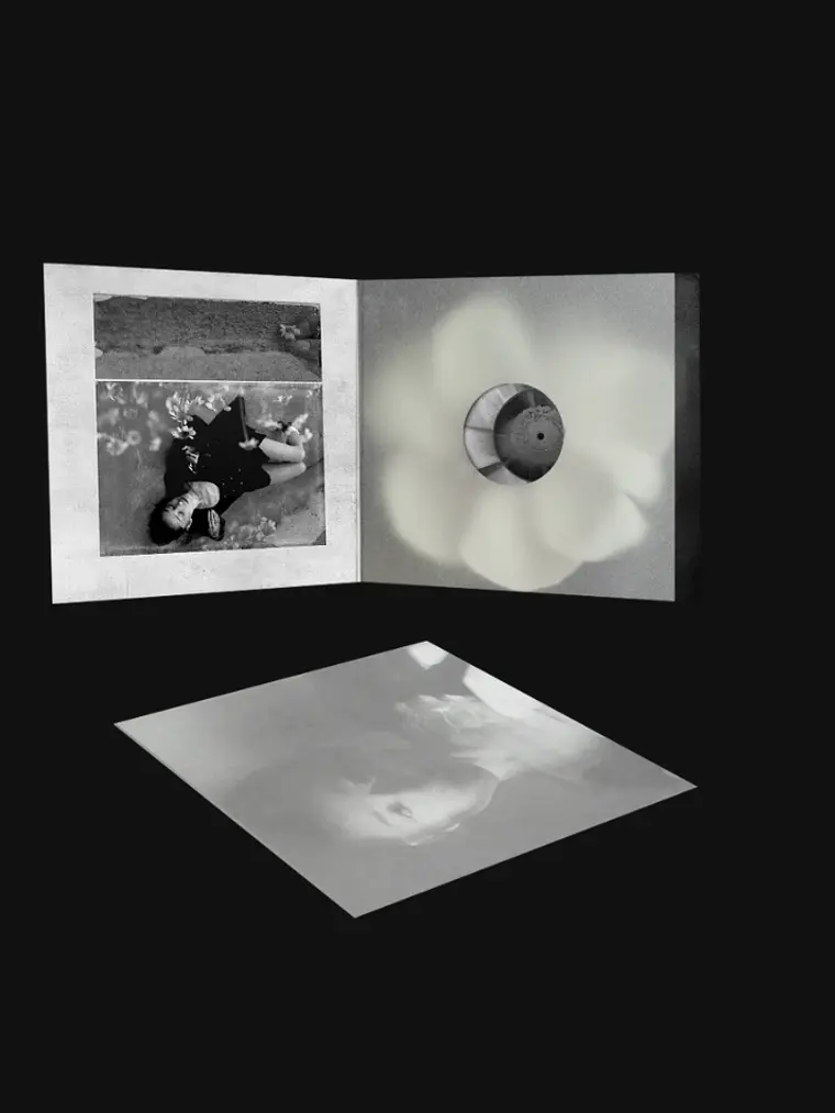 Ariana Grande - petal opal girly lp (exclusivo con portada lenticular) 3