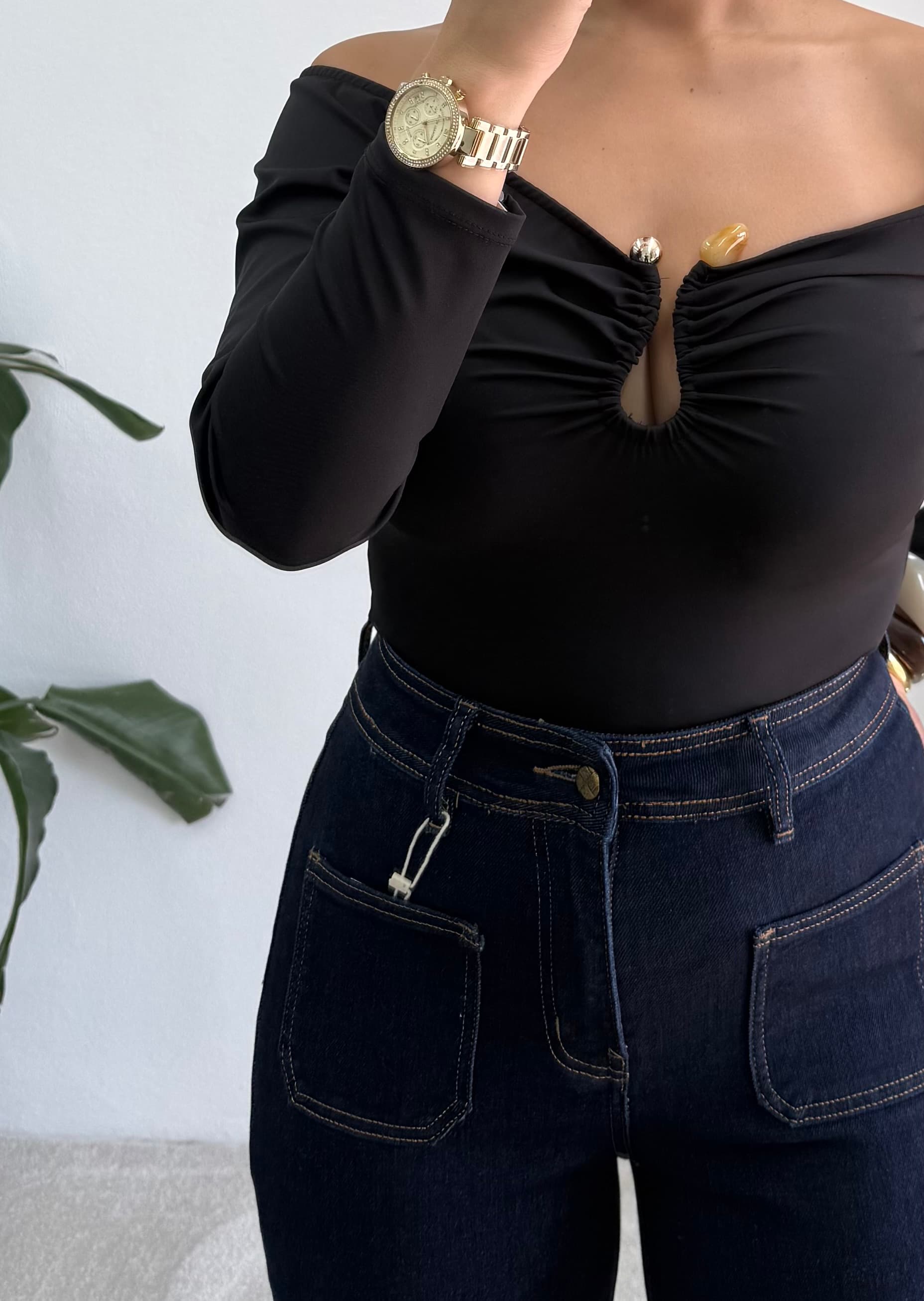 Body preto com detalhe 