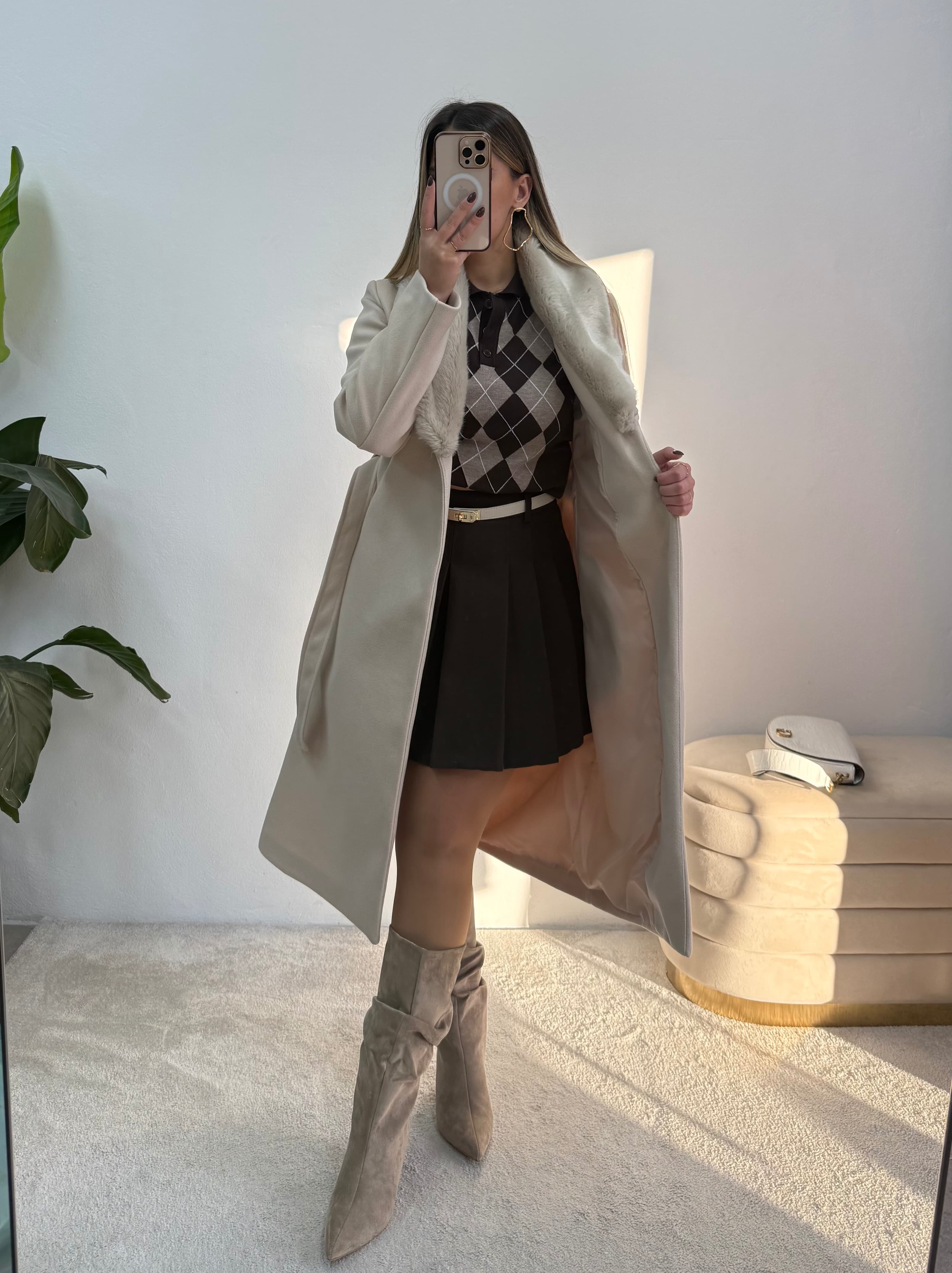 Sobretudo bege com gola em pêlo 3