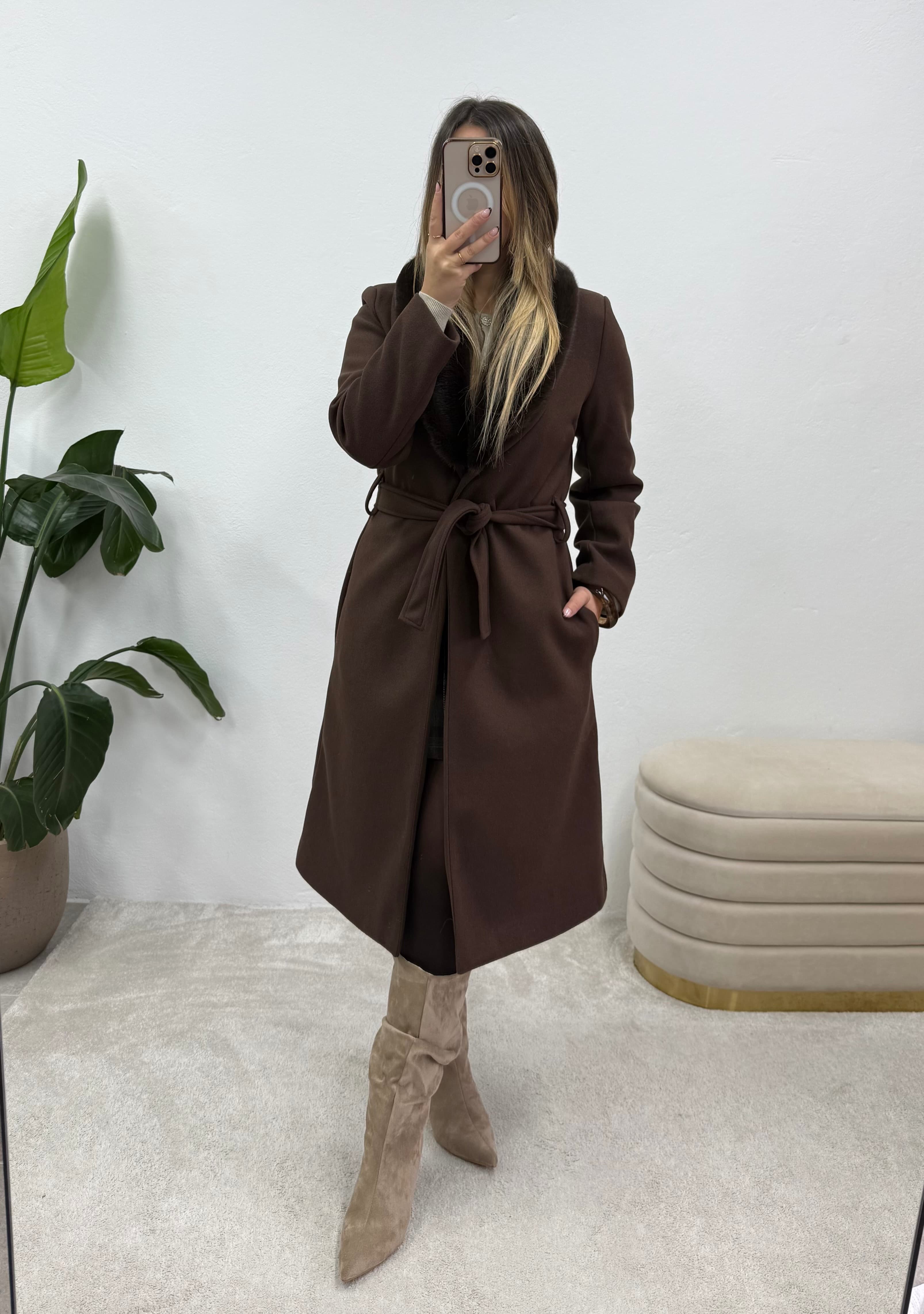 Sobretudo Castanho Com Gola em Pêlo 