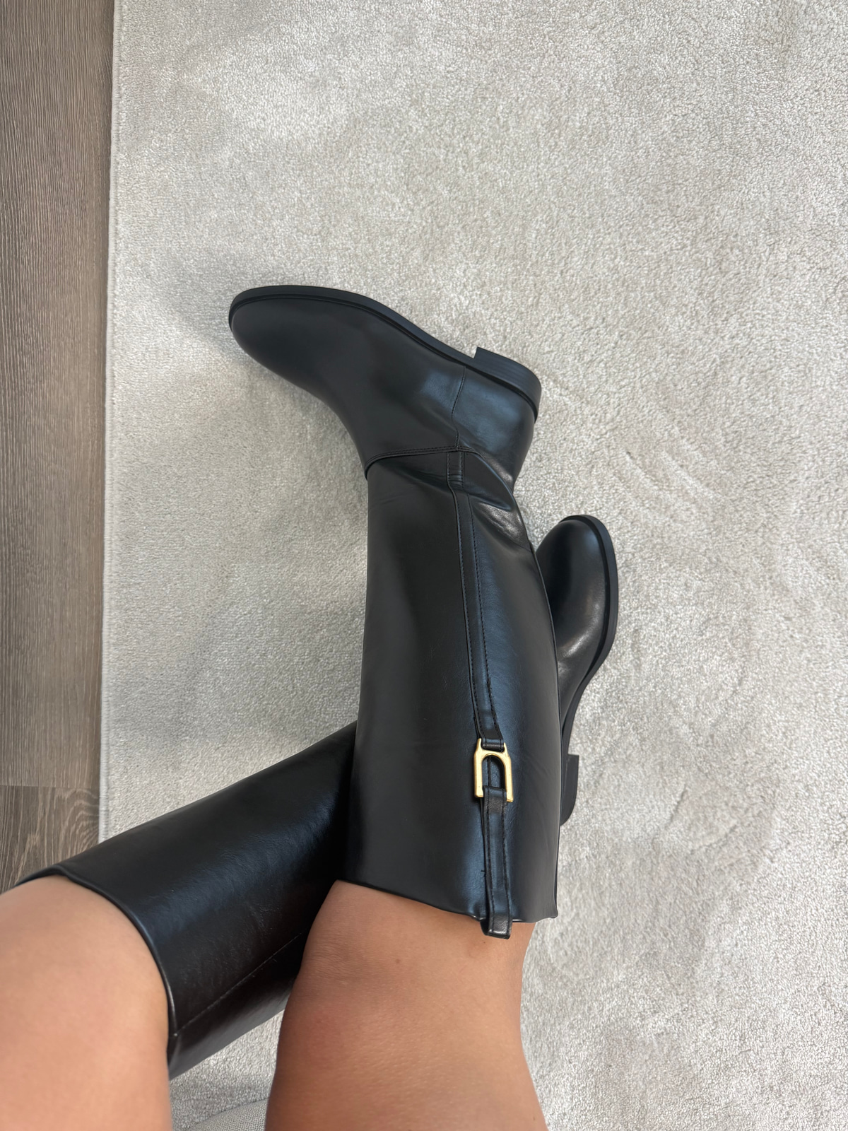 BLACK BOOTS 1