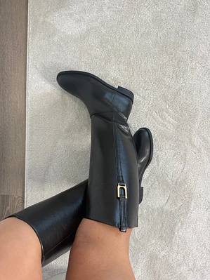BLACK BOOTS