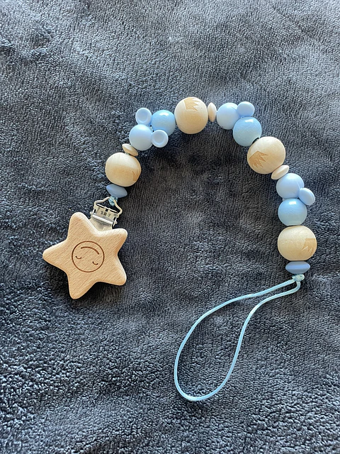 Prende Chupetas Estrela Sorridente e Fantasia Azul