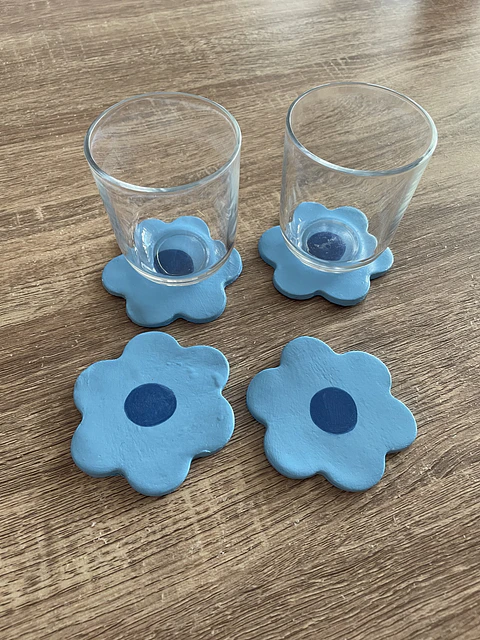 Conjunto de 4 bases para copos flores azuis