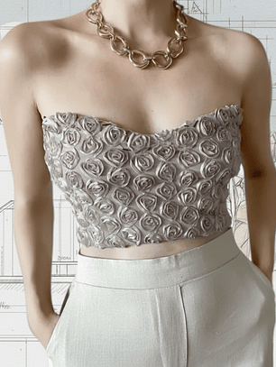 Crop top strapless relieve flores 