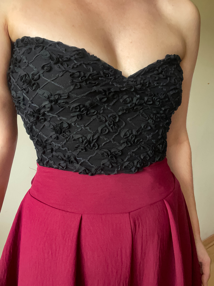 Top flores relieve negro  6