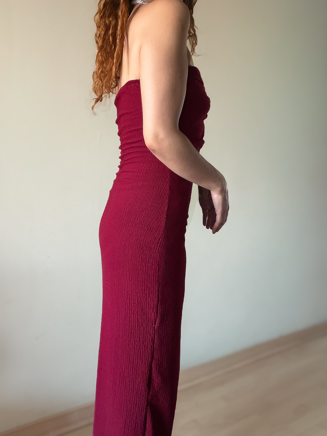 Vestido Cut Out burdeo Largo 4