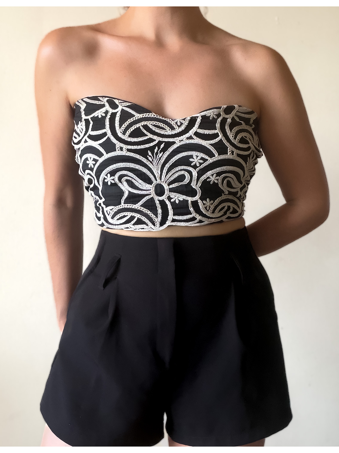 Crop Top Estructural Bordado Bicolor 2