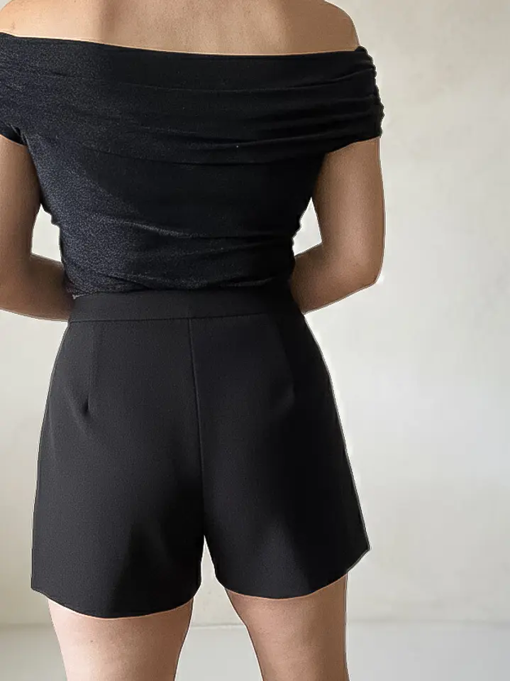 Top cruzado negro con brillos 3