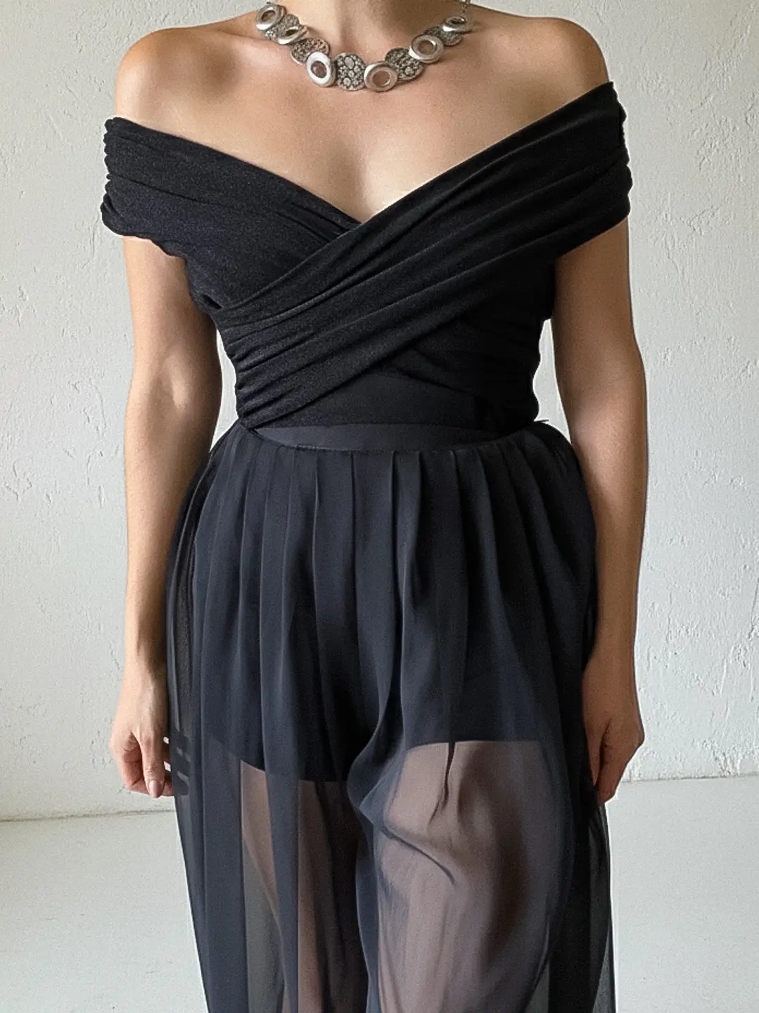 Top cruzado negro con brillos 4