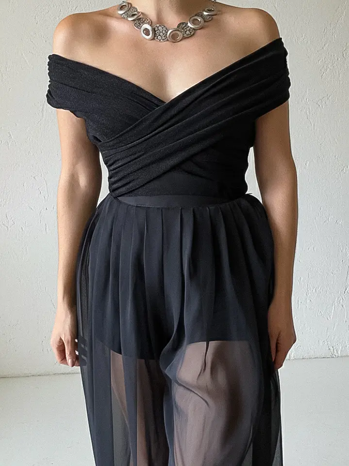 Top cruzado negro con brillos 4