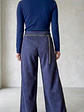 Pantalón gamuza azul marino con accesorio de cadena - Miniatura 2