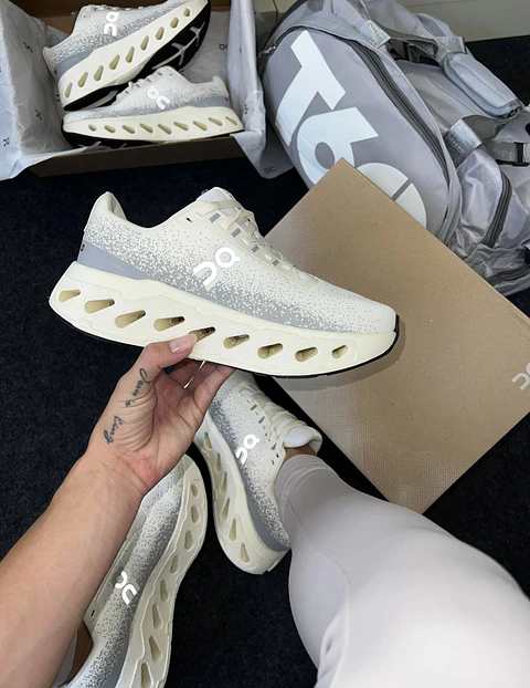 Oncloud Max Off White Nude