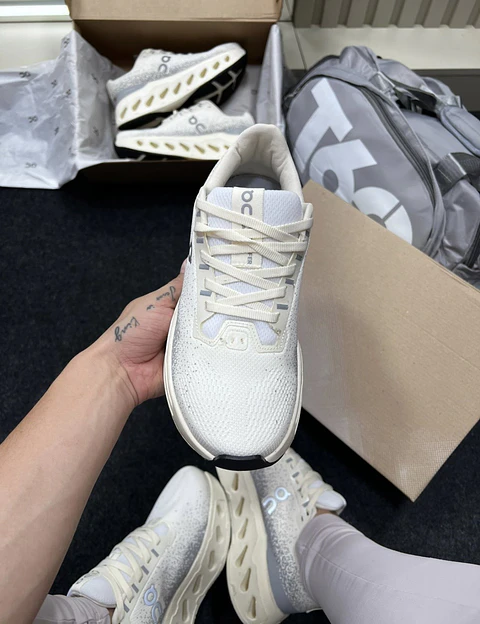 Oncloud Max Off White Nude