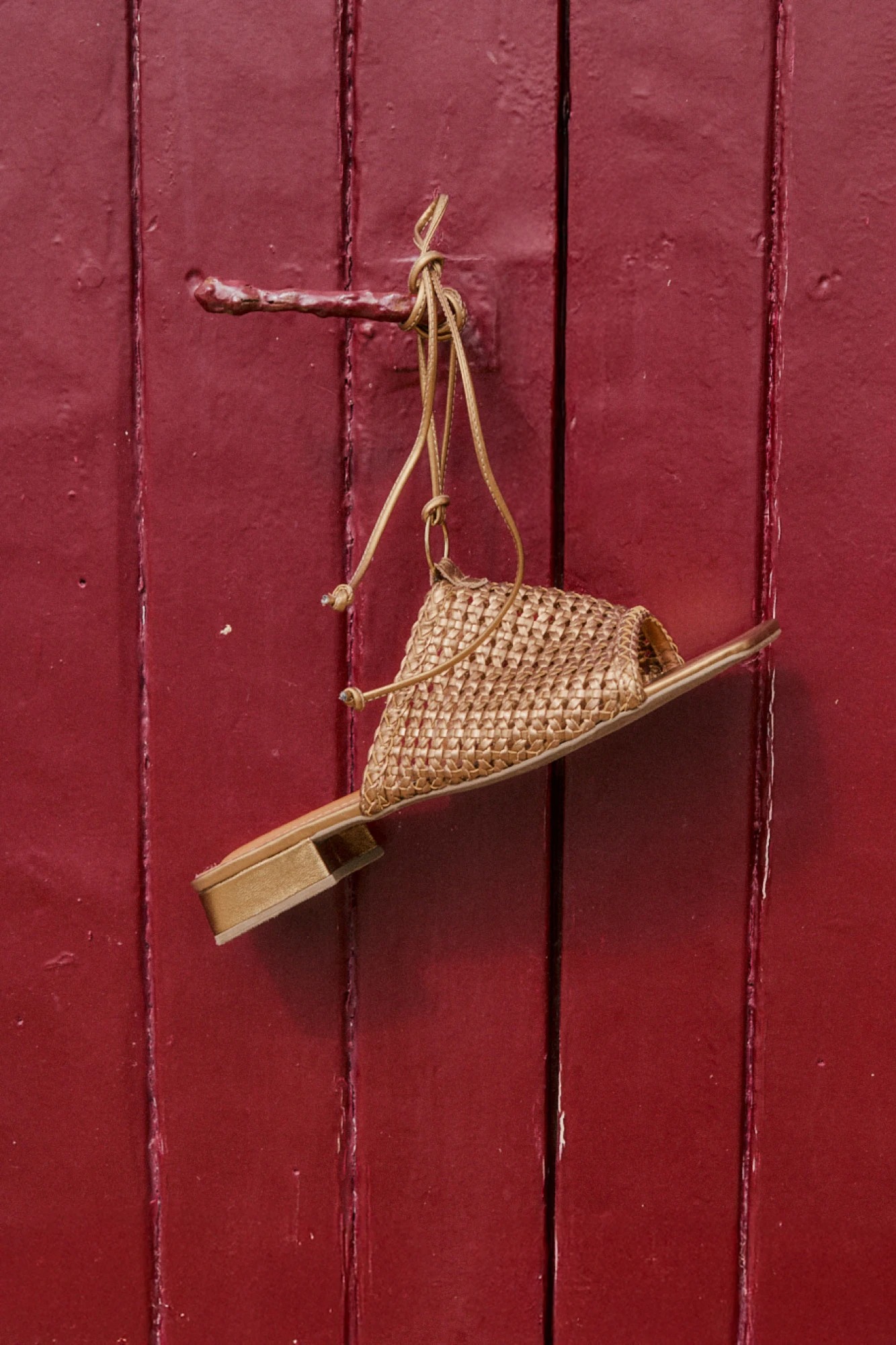 Sandalia metalizada con tiras - cobre 4