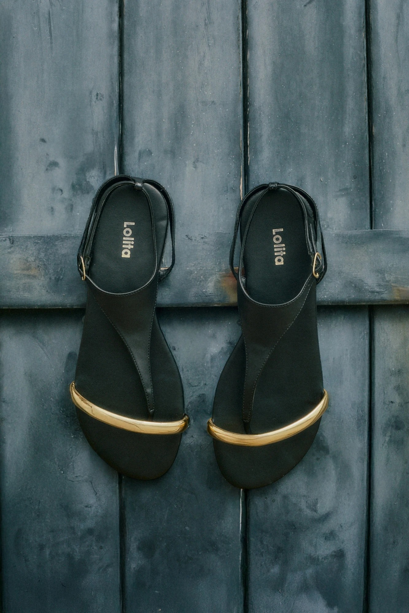 Sandalia plana con detalle metálico - negro 4