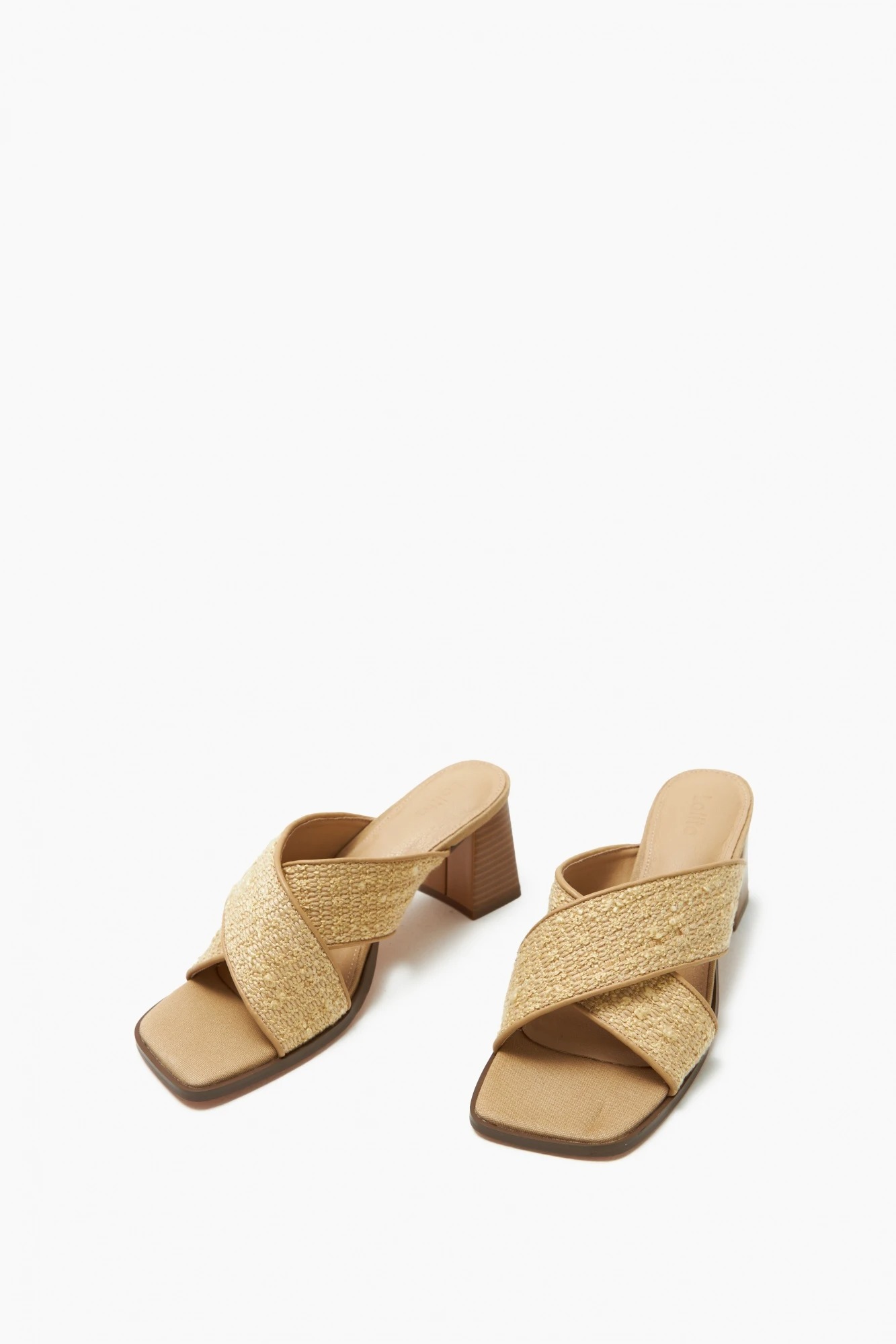 Sandalia cruzada con taco - beige 2